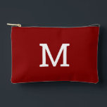 Classic Red Monogram Erstausstattung Makeup Bag Zubehörtasche<br><div class="desc">Dieser Reißverschluss-Accessoires-Beutel verfügt über einen individuellen Anfangsbuchstaben in einem klassischen Schriftart. Dieser rechteckige Beutel kann als Schminkbeutel, als Reiselagerbeutel, als Strickpräparatbeutel, als Häkelwerkzeug, als Nähbeutel oder als Handwerksbeutel verwendet werden. Es ist die perfekte Art, Kosmetik, Kleinzubehör oder Handwerkzeuge behalten. Macht ein nachdenkliches personalisiertes Geschenk für Brautmädchen, Geburtstage und Muttertag. Wählen...</div>