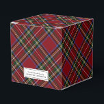 Classic Red Tartan Holiday Geschenkschachtel<br><div class="desc">Diese Geschenkboxen ist mit einem klassischen roten Tartan-Muster geschmückt und eignet sich hervorragend,  um jedem handgefertigten Geschenk eine Touch festlicher Eleganz zu verleihen. Ein geschmackvolles Etikett auf der Vorderseite erklärt stolz "Handmade by" mit Ihrem Namen. Diese Box ist ideal für handgemachte Urlaubsgeschenke.</div>