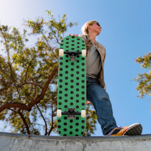 Classic Retro Polka Dots grün und schwarz Skateboard