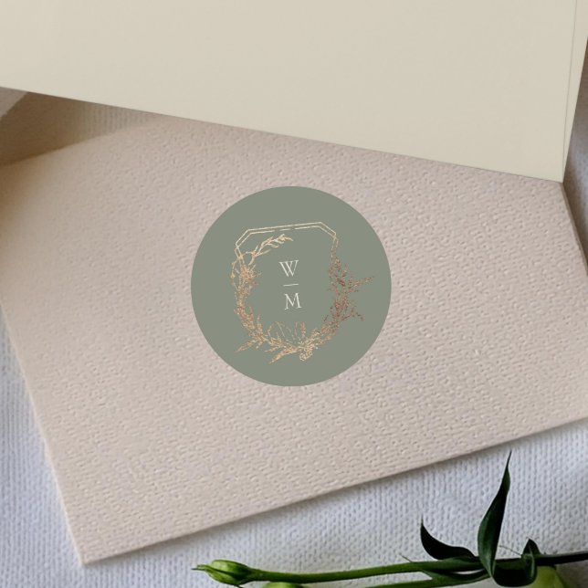 Classic Sage & Cream Monogram Gold Wappen Wedding Runder Aufkleber (Von Creator hochgeladen)