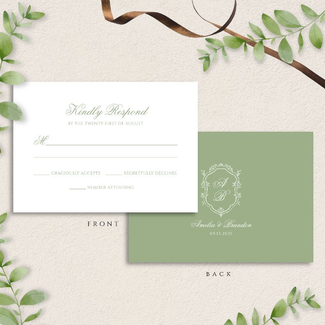 Classic Sage Green Floral Monogram Crest Wedding RSVP Karte (Von Creator hochgeladen)