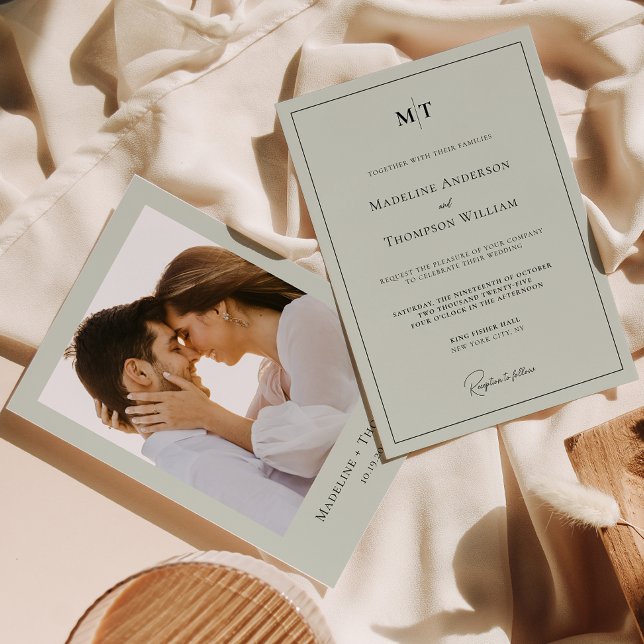 Classic Sage Green Monogram Border Foto Wedding Einladung (Von Creator hochgeladen)