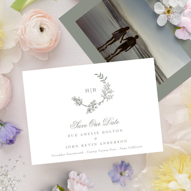 Classic Sage Green Monogram Wreath Classic Wedding Save The Date (Von Creator hochgeladen)
