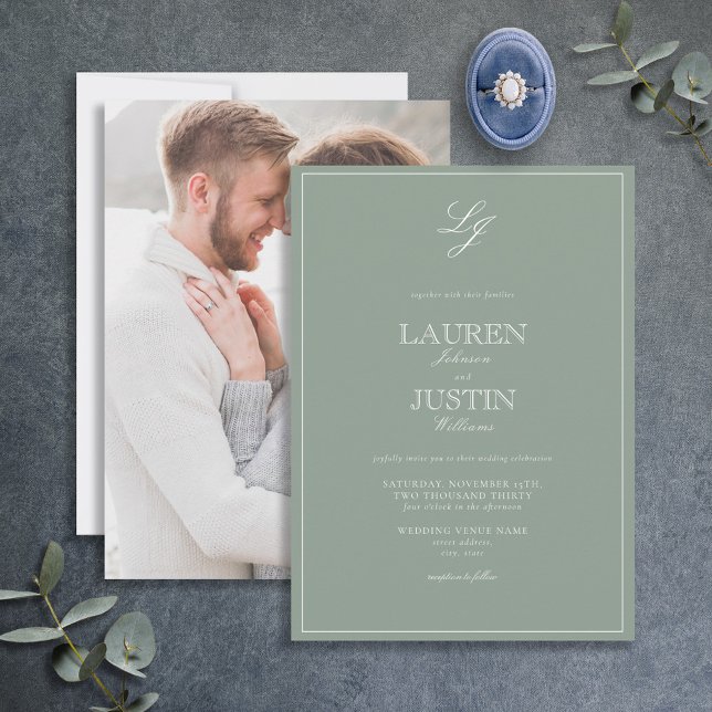 Classic Sage Green Script Monogram Foto Wedding Einladung (Von Creator hochgeladen)
