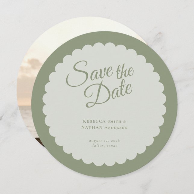 Classic Sage Green Script Scallop Wedding Foto Save The Date (Vorne/Hinten)