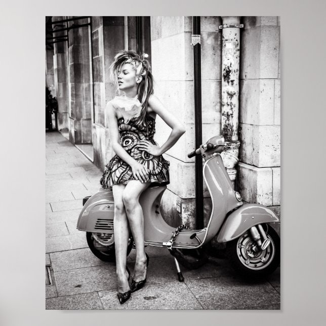 Classic Scooter Poster Girl Paris Frankreich (Vorne)