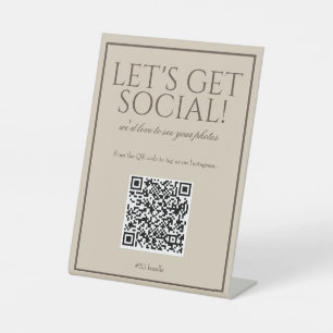 Classic Simple Brown QR Code Social Media Sign Sockelschild