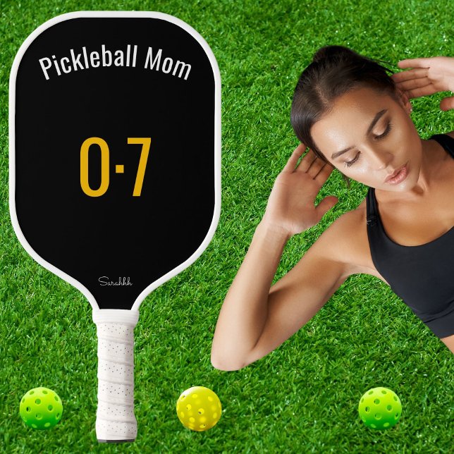 Classic Sporty Pickleball Mom Custom Name Number Schläger (Von Creator hochgeladen)