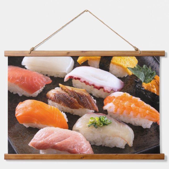 Classic Sushi Medley Tapestry – Art of Flavor Wandteppich Mit Holzrahmen (Vorne)