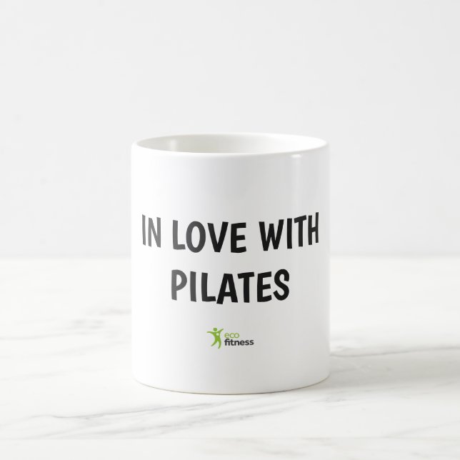 Classic White 11 oz Tasse | In Liebe mit Pilates (Mittel)