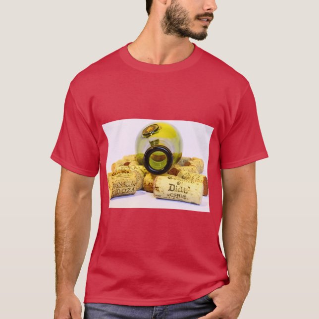 Classic Wine-Bottle Art Tee (Vorderseite)