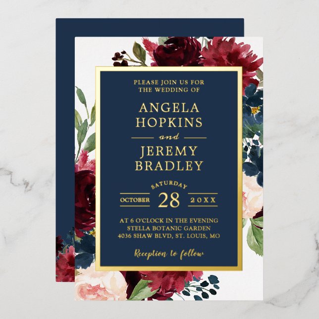 Classy Burgundy Red Navy Blue Floral Wedding Real Folieneinladung (Vorderseite/Rückseite)