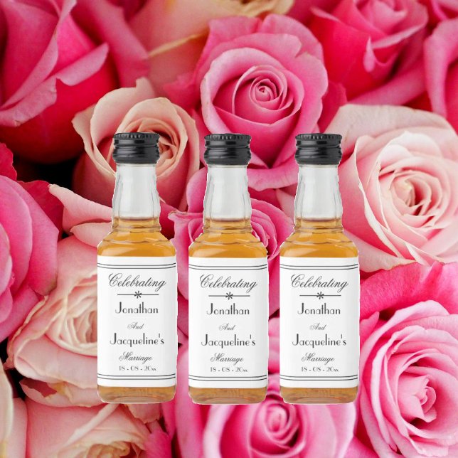Classy Custom Wedding Names Elegante Mini Alkoholflaschenetikett (Perfect wedding favors -  chic mini liquor bottle labels with bride and groom names.)