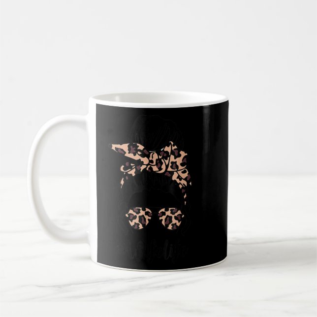 Classy Ehefrau Life mit Leopard Messy Bun Mother's Kaffeetasse (Links)