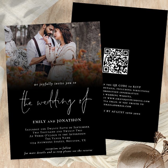 Classy Foto QR Code Skript Hochzeit Black Einladung (Wedding invitation custom photo overlay black with QR code)