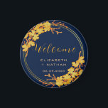 Classy Gold Floral Navy Blue Wedding willkommen Magnet<br><div class="desc">Der Begrüßungmagnet für die blaue Hochzeitsnacht der klassischen Goldflorennacht ist mit einem dunkelmarineblau-Hintergrund geschmückt, der mit einem faszinierenden, goldenen Blumenmuster und moderner Typografie geschmückt ist. Die Kombination der reichen Marine mit dem schimmernden Gold schaffen eine elegante und luxuriöse Ästhetik. Von dieser Seite aus können Sie die Sammlung sehen, um passende...</div>