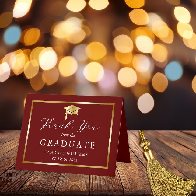 Classy Gold Minimalistisch Abschluss Maroon Dankeskarte (Elegant and Classy Gold Tone Grad Cap Minimalist Graduation Folded Thank You Card)
