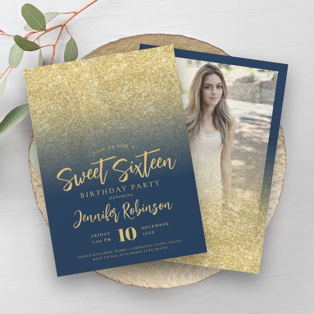 Classy Gold Navy Blue Glitzer Foto Sweet 16 Einladung (Classy Gold Navy Blue Glitter Photo Sweet 16 Invitation)