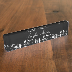 Classy Ladys Floral Monogram Führungskraft Namensplakette