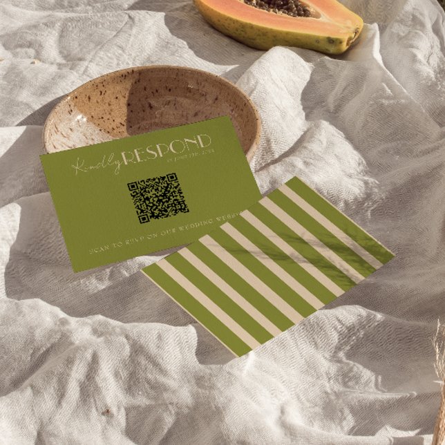 Classy Moss Green Old Money QR Code Wedding RSVP Karte (Von Creator hochgeladen)