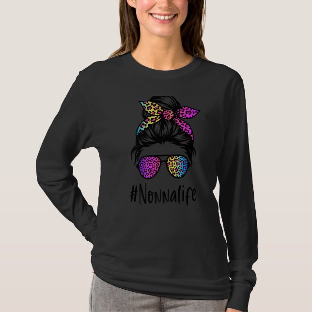 Classy Nonna life Messy Bun Rainbow Leopard Mutter T-Shirt (Vorderseite)