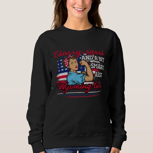 Classy Sassi And A Bit Smart Assi Wyoming Girl Sweatshirt (Vorderseite)