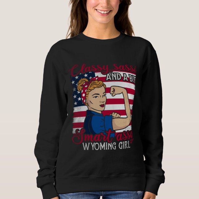 Classy Sassi And A Bit Smart Assi Wyoming Girl Sweatshirt (Vorderseite)