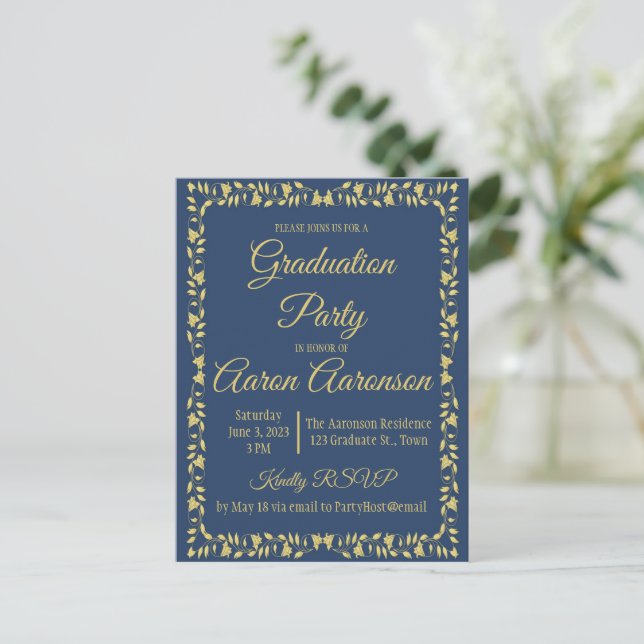 Classy Stylish Gold on Navy Abschluss Einladung Postkarte (Stehend Vorderseite)