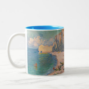 Claude Monet - Etretat: Strand und Falaise d'Amont Zweifarbige Tasse