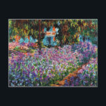 Claude Monet: Ire im Monet's Garden Postkarte<br><div class="desc">Überraschen Sie Ihre Familie und Ihre Freunde mit einer farbenfrohen klassischen Postkarte mit Reisen in einem Garten,  gemalt vom französischen impressionistischen Maler Claude Monet.</div>