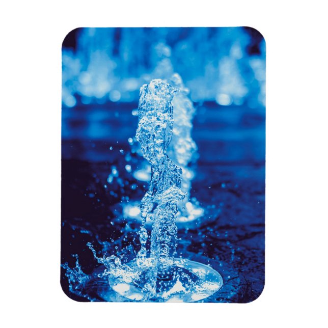 Clear Blue Water Feature in Motion Magnet (Vertikal)