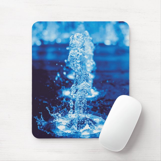Clear Blue Water Feature in Motion Mousepad (Mit Mouse)