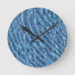 Clear Blue Water Ripples Runde Wanduhr