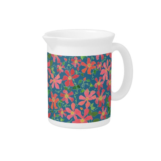 Clematis-Rosa, Rot, orange Blumen auf tiefem Blau Krug