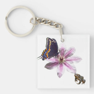Clematischer Blume und Schmetterling aus schwarzem Schlüsselanhänger