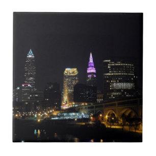 Cleveland, OH Night Skyline (Lila Keramik Tile Fliese