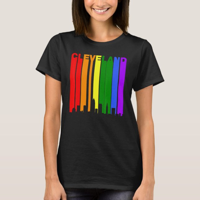Cleveland Ohio Lgbtq Gay Pride Rainbow Skyline T-Shirt (Vorderseite)