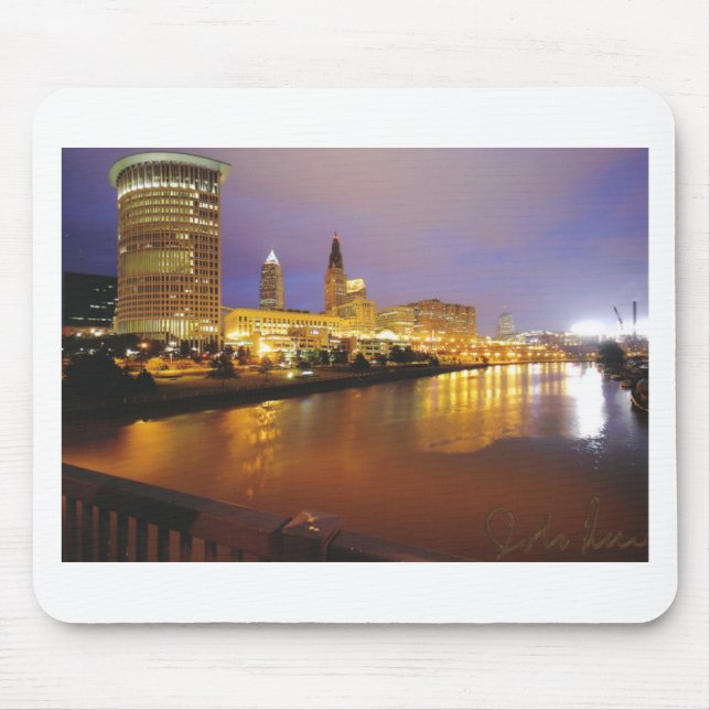 Cleveland Skyline bei Nacht Mousepad (Vorne)