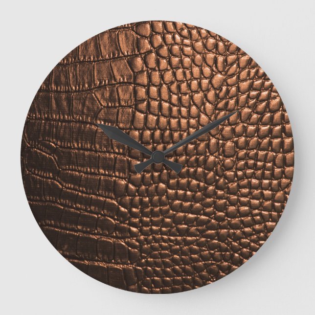 Closeup: Krokodilledertextur. Große Wanduhr (Vorderseite)
