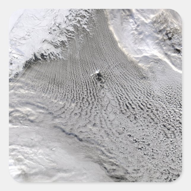 Cloud-Vorstöße auf der Insel Jan Mayen Quadratischer Aufkleber (Vorderseite)