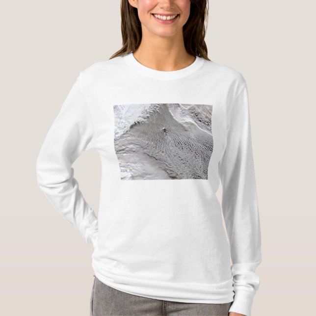Cloud-Vorstöße auf der Insel Jan Mayen T-Shirt (Vorderseite)