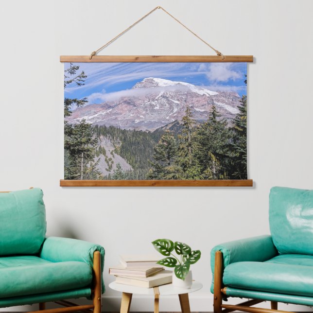 Clouds Over Mount Rainier Scenic Landscape Wandteppich Mit Holzrahmen (Wohnzimmer)
