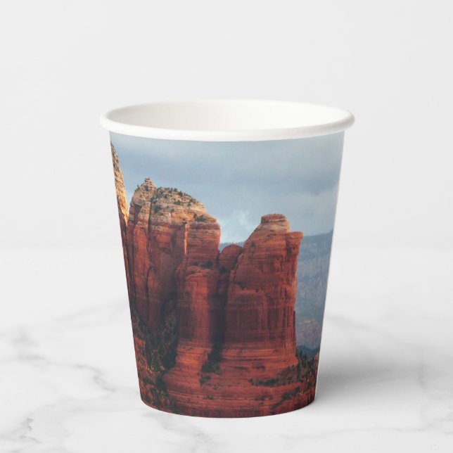 Cloudy Coffee Pot Rock in Sedona Arizona Pappbecher (Rückseite)