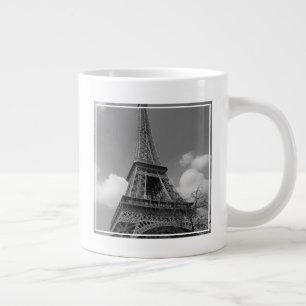 Cloudy Eiffel in Schwarz und Weiß, 2015 Jumbo-Tasse
