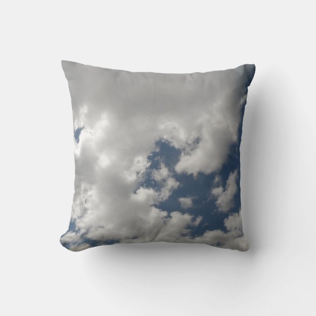 Cloudy Skies Pillow Kissen (Vorderseite)