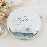 CLOVER Mountain Lake Adventure Baby Dusche Pappteller<br><div class="desc">Die Clover Collection verfügt über ein Aquarellbild eines Bergsees mit rustikalen grünen Pinienbäumen und einen eleganten Script-Schriftart. So perfekt für Ihre Berg-oder Abenteuer-Thema Babydusche.</div>