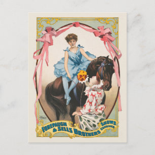 Clown überreicht einer Frau auf einem Pferd Blumen Postkarte