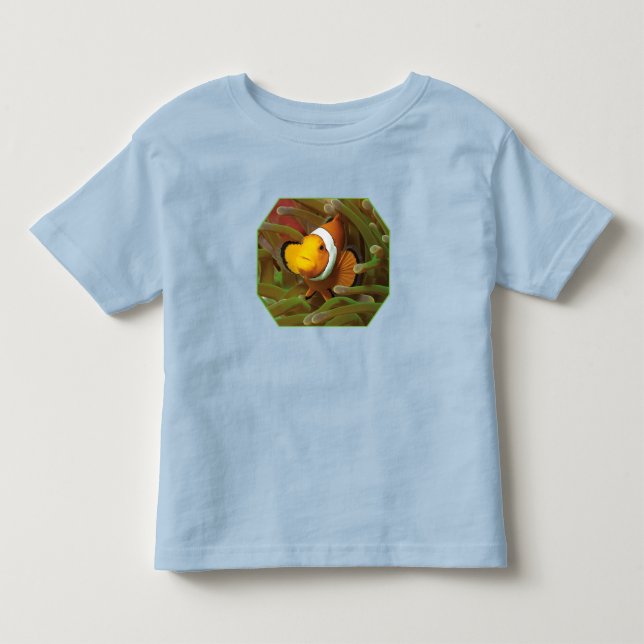 Clownfisch in grüner Anemone. Fotodesign |  Kleinkind T-shirt (Vorderseite)