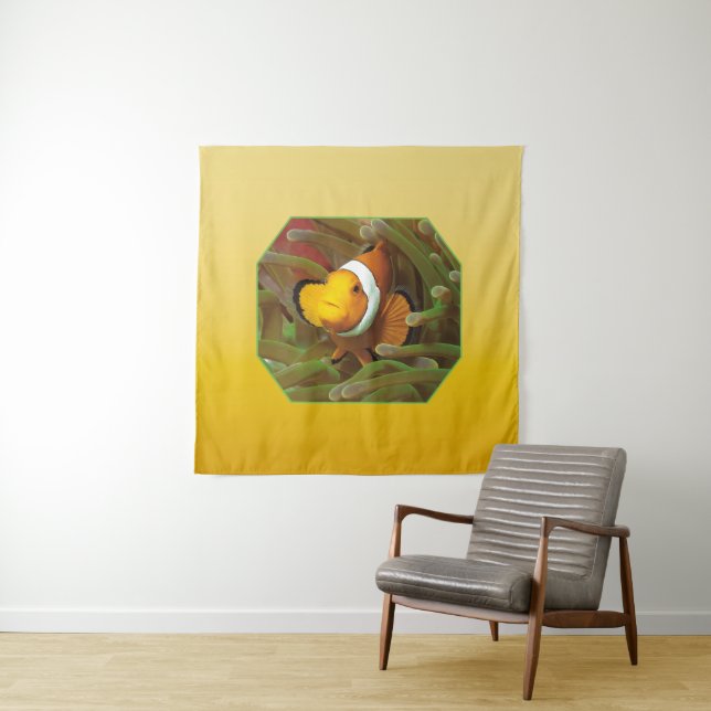 Clownfisch in grüner Anemone. Fotodesign |  Wandteppich (Beispiel)