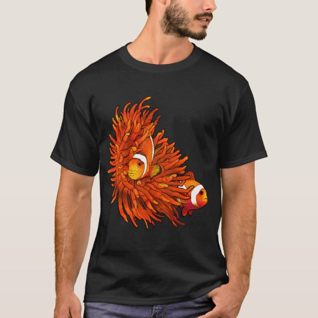 Clownfisch kuschelt mit seiner Anemone T-Shirt (Vorderseite)